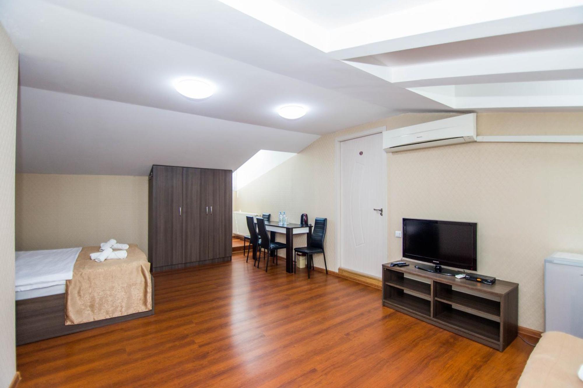 Hotel Care Inn Tbilisi Exterior photo